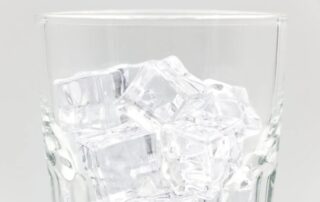 cubitos de hielo cristalino