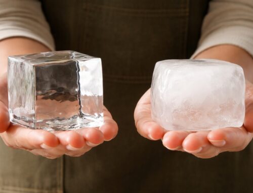 ¿Por qué el hielo sale blanco? Causas reales y cómo solucionarlo